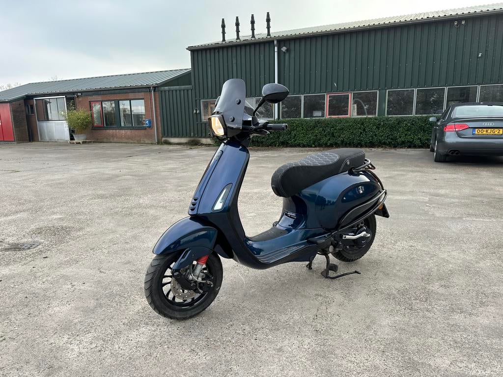 Vespa sprint 45km/25km full option led custom kleur, Fietsen en Brommers, Scooters | Vespa, Ophalen, Overige modellen, Maximaal 45 km/u
