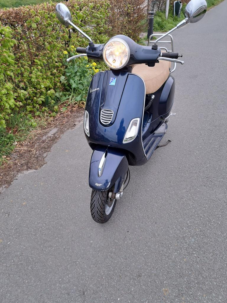 Vespa LX50 4T 4 kleppen Brom, Fietsen en Brommers, Scooters | Vespa, Ophalen, Gebruikt, Maximaal 45 km/u, Benzine