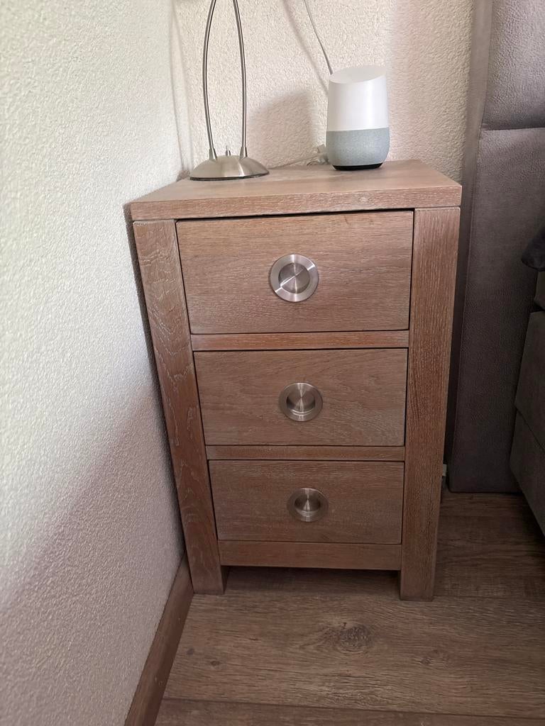 Houten nachtkastje met 3 lades, Huis en Inrichting, Slaapkamer | Nachtkastjes, Ophalen, Gebruikt, Minder dan 45 cm, 55 tot 70 cm