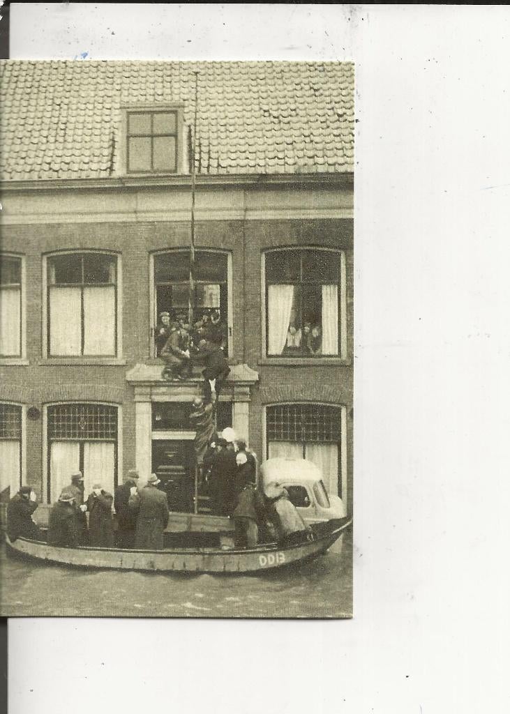 Dordrecht Bagijnhof Evacuatie bewoners Oudemannenhuis 1953, Ophalen of Verzenden, 1940 tot 1960, Ongelopen, Zuid-Holland
