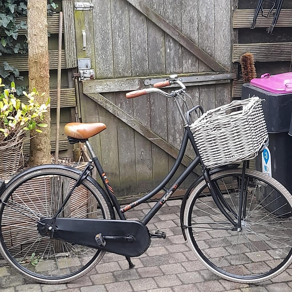 Leuke weduwe 28 inch  met belletje Voordrager Mandje, Fietsen en Brommers, Fietsen | Dames | Damesfietsen, 56 cm of meer, Ophalen