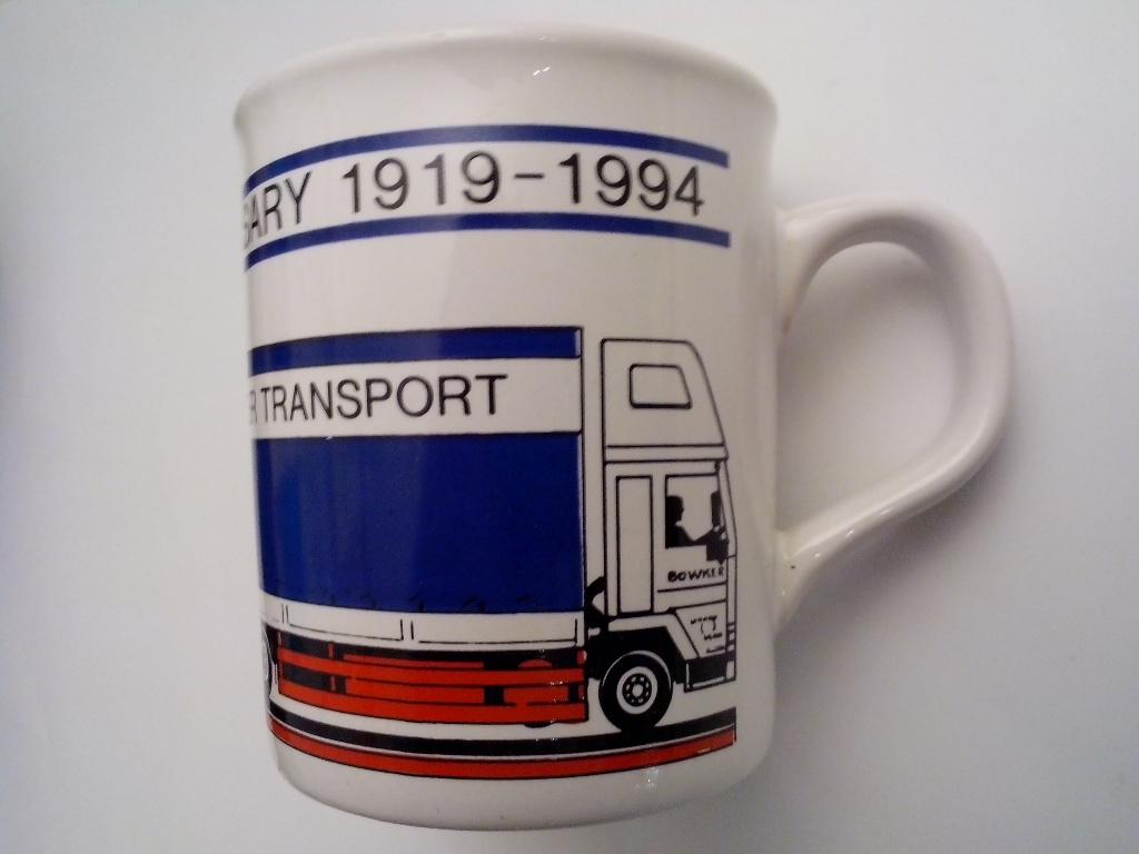 Volvo Trucks 2024 kalender + FM10 Bowker 1919-1994 beker/mok, Ophalen of Verzenden, Zo goed als nieuw, Auto's