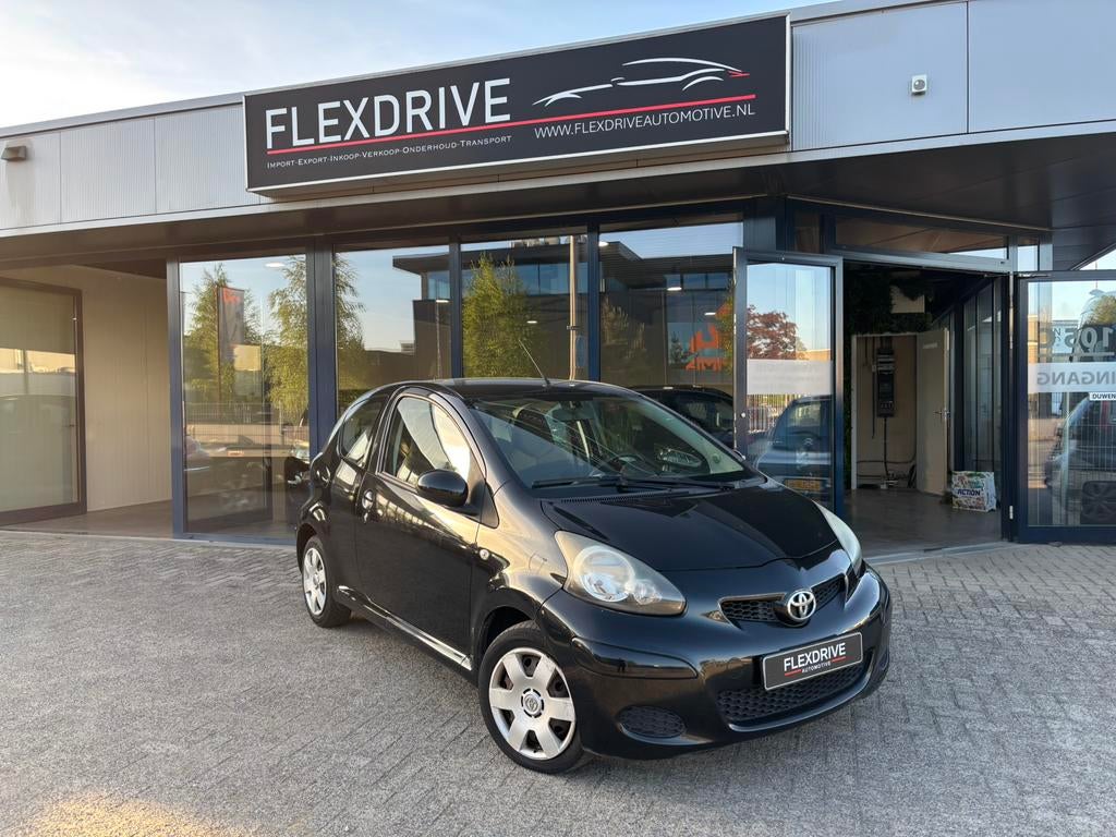 Toyota Aygo 1.0 12V Vvt-i 3DRS MMT 2010 Zwart, Voorwielaandrijving, 4 stoelen, Bedrijf, Handgeschakeld