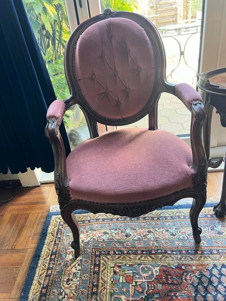 Antieke fauteuil met roze bekleding, Ophalen