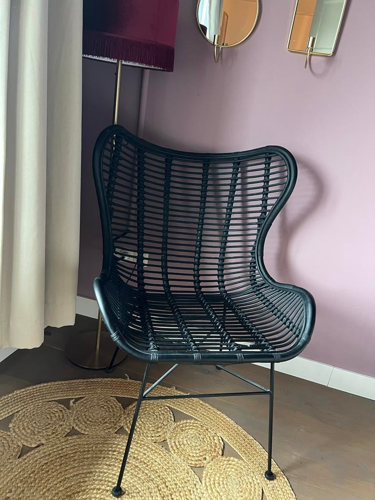 Zwarte rotan stoel - Egg Chair stijl lounge stoel, Huis en Inrichting, Ophalen, Gebruikt, Zwart, Riet of Rotan