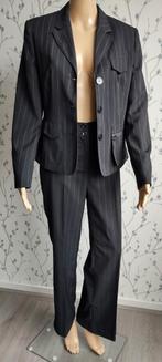 APART Zwart met Krijtstreep Broekpak maat 36 ( Nieuw), Kostuum of Pak, Zwart, Nieuw, Ophalen of Verzenden