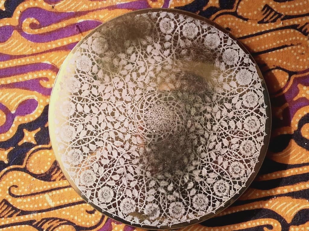 Mooie complete oude poederdoos uit Engeland van Vogue 9,4 cm, Ophalen of Verzenden