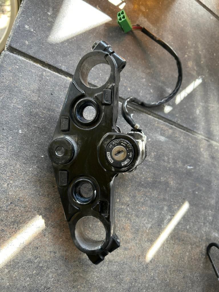 Suzuki GS 500 E/F Bovenste kroonplaat met contactslot., Ophalen, Gebruikt