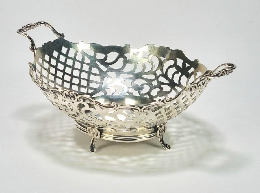 1055. Zilveren bonbonmandje - Schoonhoven, 1975, Ophalen of Verzenden, Zilver