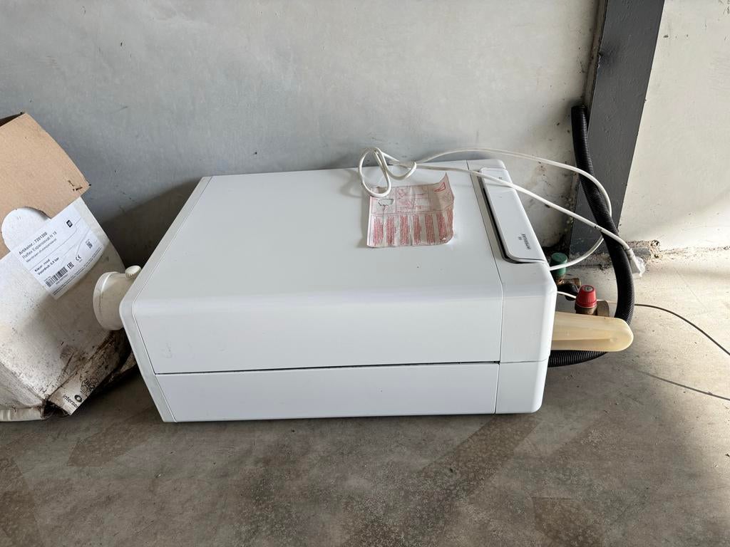 Intergas Kombi Kompakt HRE 24/18 A CV ketel + expansievat (2, Ophalen, Zo goed als nieuw, Cv-ketel of Combi-ketel, Hoog rendement (Hr)