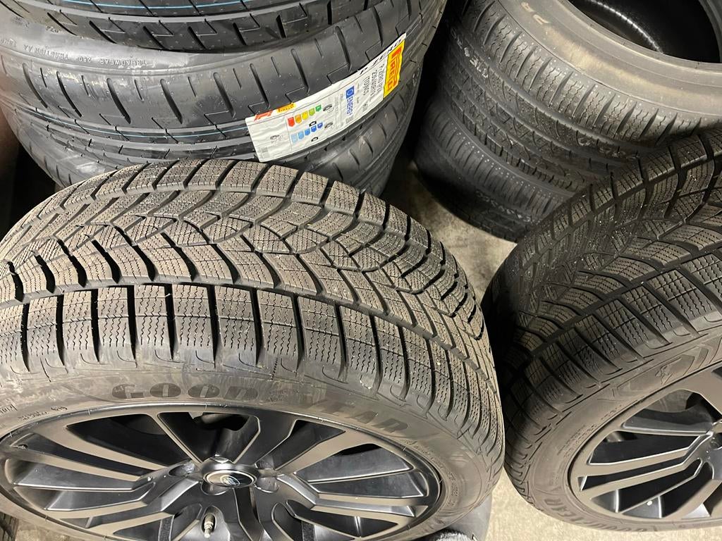 Velgenset met winterbanden voor Range Rover Sport, Ophalen, Gebruikt, 275 mm, Banden en Velgen