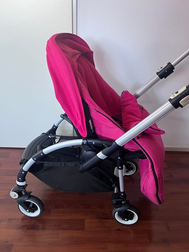 Bugaboo Bee kinderwagen met roze kap en voetenzak, Kinderen en Baby's, Kinderwagens en Combinaties, Gebruikt, Bugaboo, Verstelbare duwstang