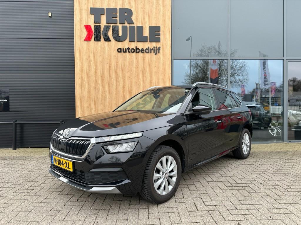 Skoda KAMIQ 1.0 TSI Ambition / Rijklaar / CarPlay / trekhaak, Auto's, Skoda, Gebruikt, Met garantie (alle), 620 kg, Origineel Nederlands