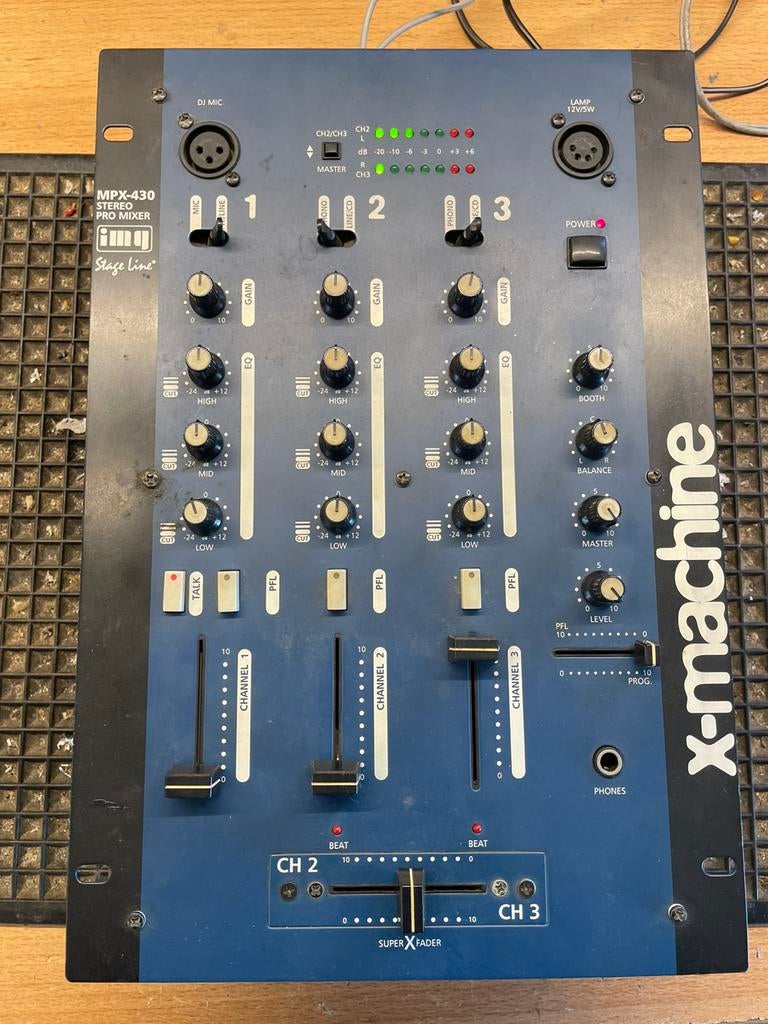 DJ mixer, Ophalen of Verzenden, Zo goed als nieuw, Minder dan 5 kanalen