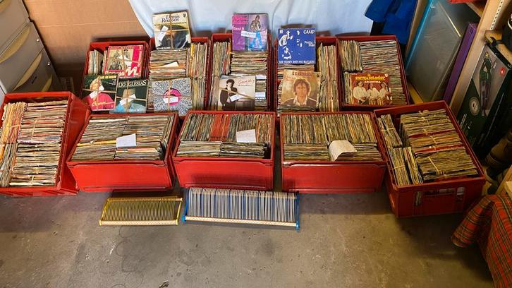 2500 tot 3000 vinyl cingles in 10 bakjes, Cd's en Dvd's, Vinyl Singles, Zo goed als nieuw, Single, Nederlandstalig, 7 inch, Ophalen of Verzenden