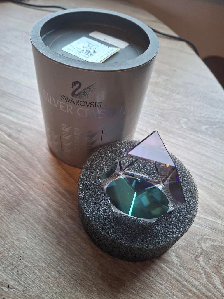 Swarovski piramide in box, Ophalen of Verzenden, Zo goed als nieuw, Figuurtje
