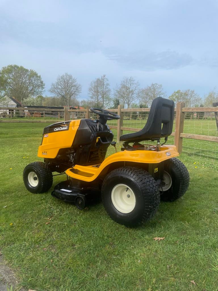 Cub Cadet LT 1 zitmaaier, Tuin en Terras, Zitmaaiers, Gebruikt, 90 tot 120 cm, Ophalen