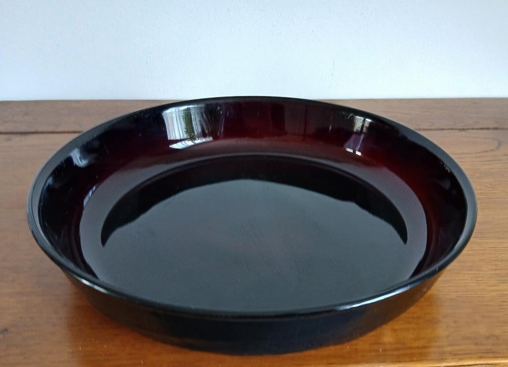 Vintage Arcoroc Sierra Ruby Red, rode glazen schaal 28cm, Gebruikt, Ophalen of Verzenden, Overige stijlen, Glas