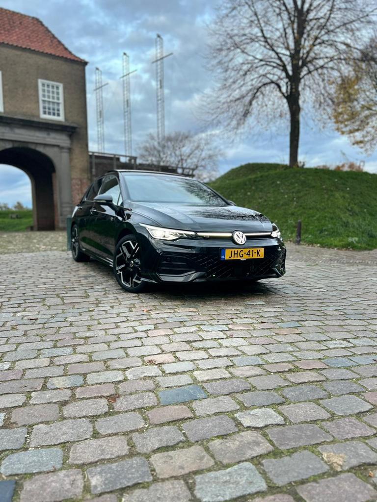 Volkswagen golf 8.5 R-line 1.5 eTSI blackstyle edt., Automaat, 150 pk, Zwart, Golf