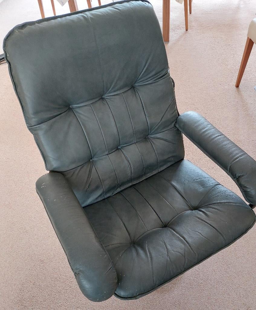Leren fauteuil grijs - draaibare stoel op metalen onderstel, Huis en Inrichting, Fauteuils, Ophalen, Gebruikt, 50 tot 75 cm, Leer