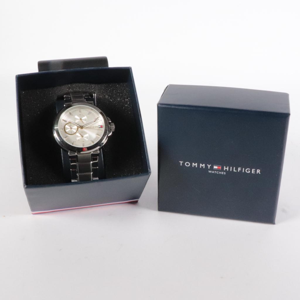 Tommy Hilfinger TH355 Watch - ZGAN, Tommy Hilfiger, Zo goed als nieuw, Support@tommyhilfiger.com, 601 W. 26th Street
New York, NY 10001
USA