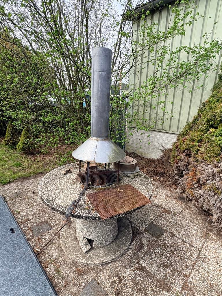 Tuinhaard / BBQ van beton en metaal, Ophalen, Gebruikt