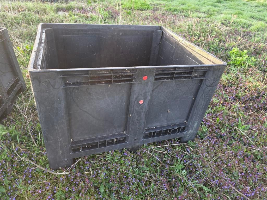 Grote stevige hooibakken / voerbakken paarden – kunststof, Ophalen