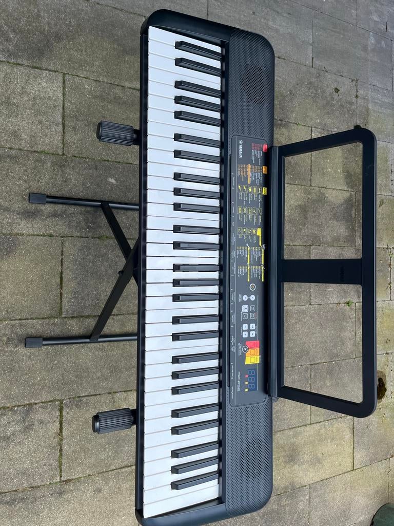 Yamaha keyboard met verstelbare standaard, 61 toetsen, Yamaha, Ophalen of Verzenden, Zo goed als nieuw
