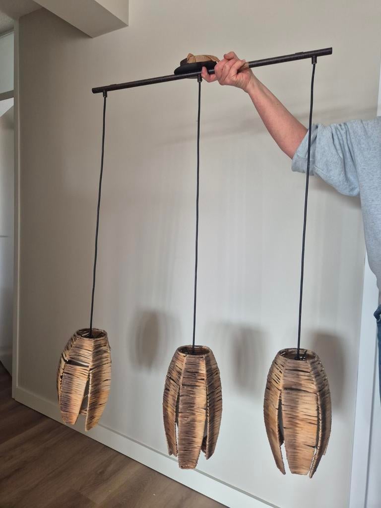 Moderne plafondlamp met 3 rieten kappen, Huis en Inrichting, Lampen | Plafondlampen, Ophalen of Verzenden, Zo goed als nieuw, Overige materialen
