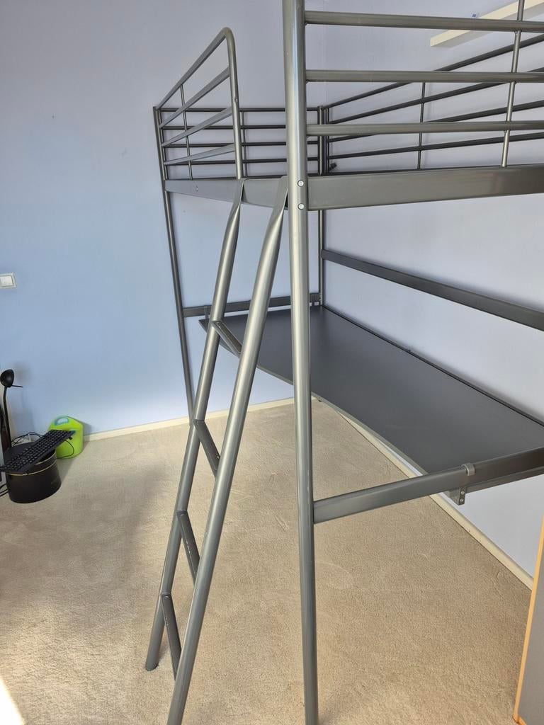 Ruime metalen hoogslaper met bureau – IKEA, Ophalen, Gebruikt, Eenpersoons, 90 cm