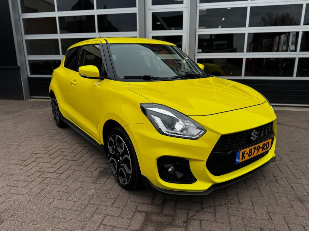 Suzuki SWIFT  1.4 BOOSTERJET SPORT / CARPLAY / NAVI / CARBON, Auto's, Gebruikt, Swift, Bedrijf, Handgeschakeld