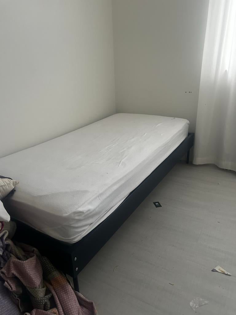 Gratis Eenpersoonsbed met lattenbodem en matras, Huis en Inrichting, Slaapkamer | Bedden, Ophalen, Gebruikt, 90 cm, Eenpersoons