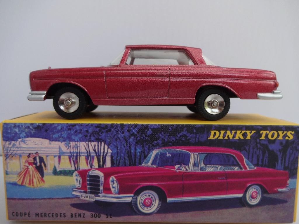 Mercedes Benz 300 SE Coupe rood nr: 533 van Dinky Toys 1:43, Ophalen of Verzenden, Nieuw, Auto, Dinky Toys