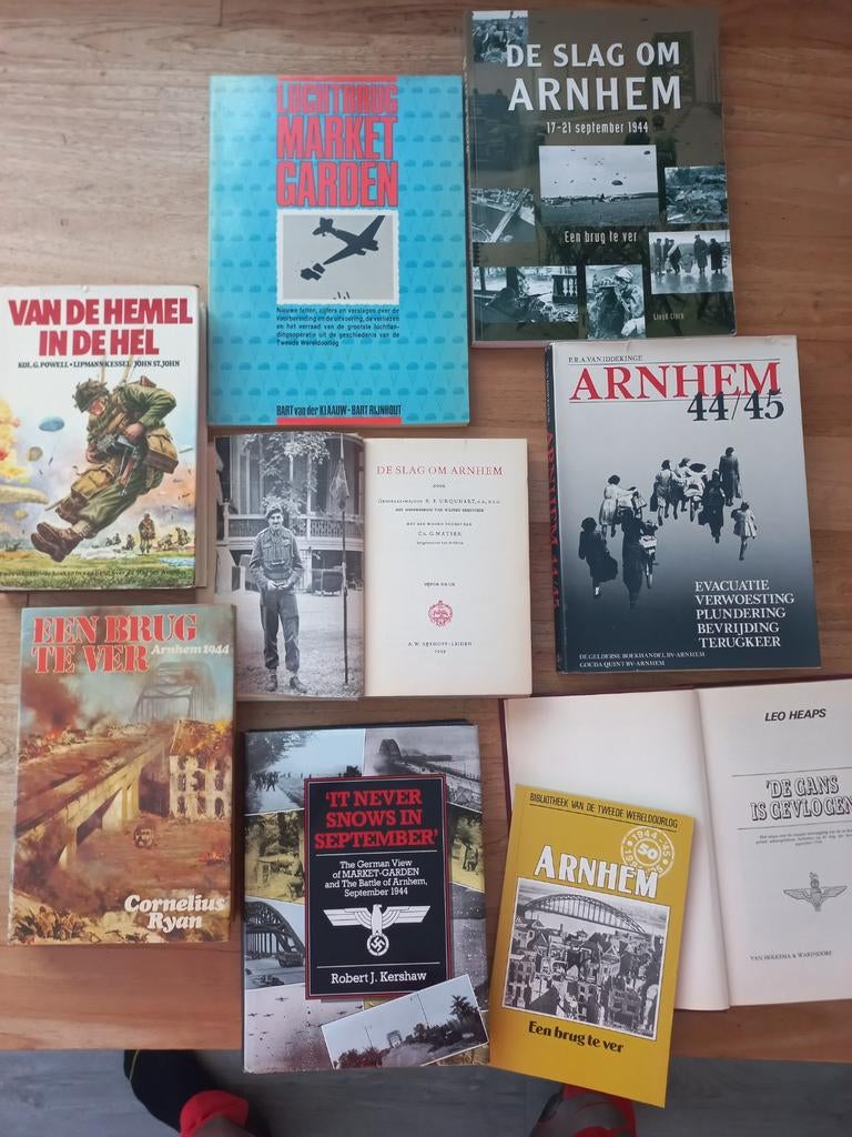 Slag om Arnhem 9x, Boeken, Ophalen of Verzenden, Tweede Wereldoorlog, Gelezen, Landmacht