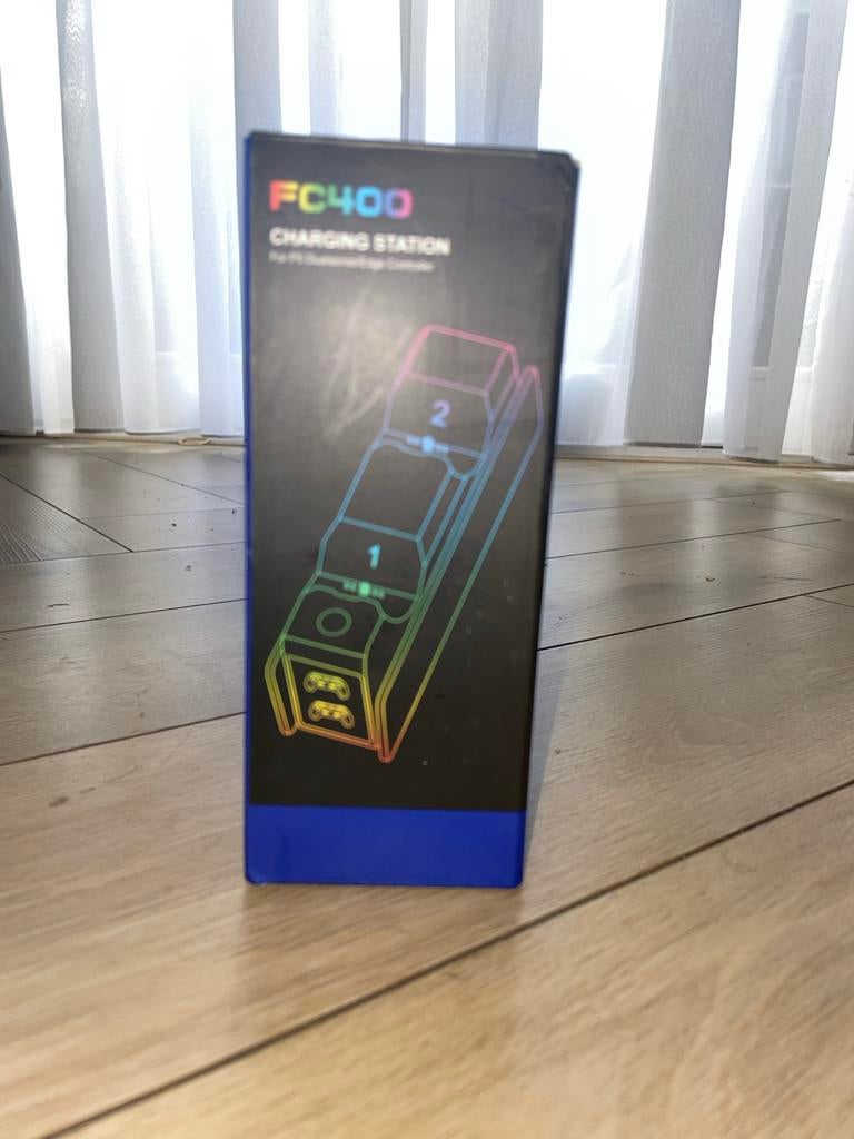 FC400 Oplaadstation voor PS5 DualSense controllers, Ophalen of Verzenden, Nieuw, Voeding, Oplader of Kabel, PlayStation 5