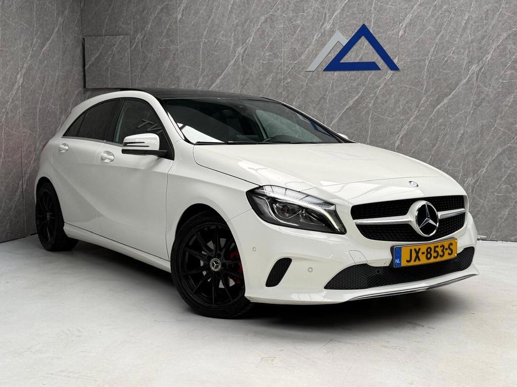 Mercedes-Benz A-klasse 180 / NAP / Beurt / Panoramadak, Auto's, Mercedes-Benz, Gebruikt, 4 cilinders, Leder en Stof, 19 km/l