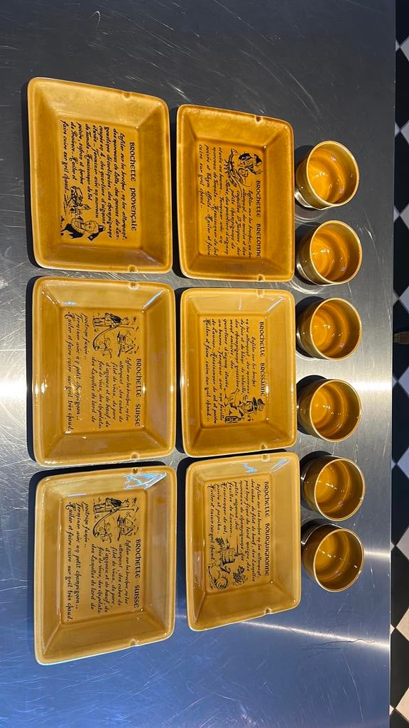 Zes Gien brochette borden met mokjes, Ophalen of Verzenden, Porselein, Overige stijlen, Bord(en)