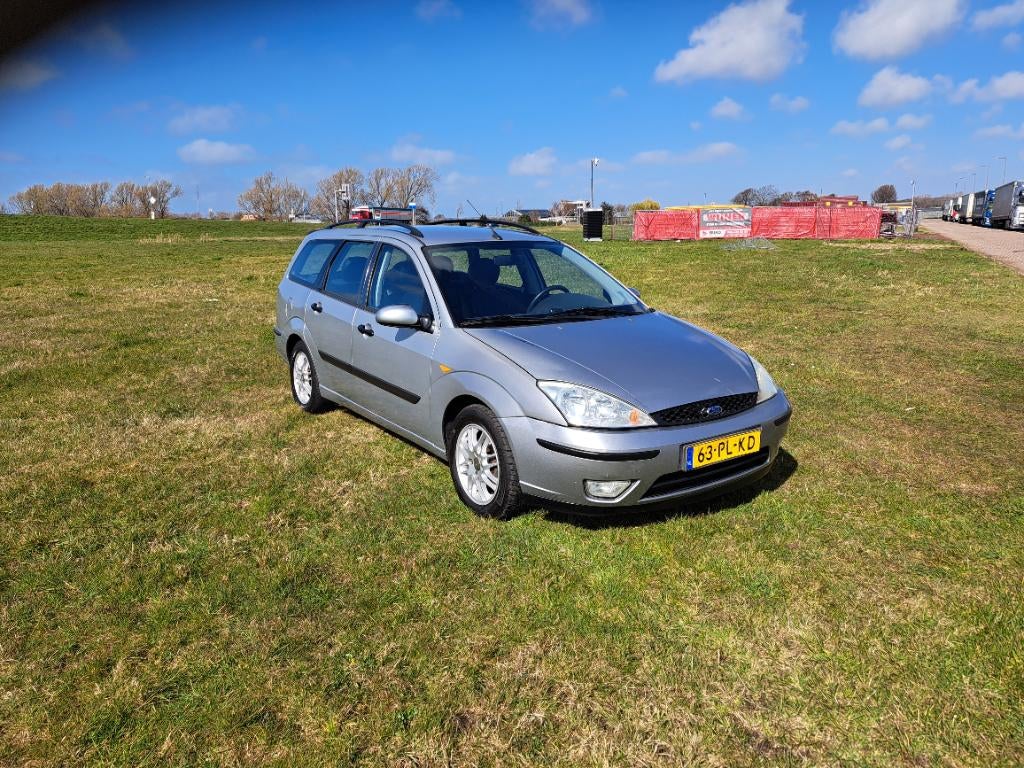 Ford Focus 1.6I 74KW 2004 Grijs, 1596 cc, 15 km/l, Zwart, 4 cilinders