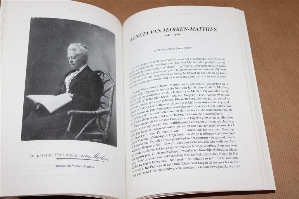 Delftse vrouwen van vroeger door Delftse vrouwen van nu., Boeken, Geschiedenis | Stad en Regio, Ophalen of Verzenden, Gelezen