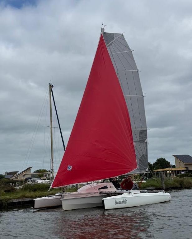 Astus trimaran 20.2 Sport, met wegtrailer, Ophalen, Zo goed als nieuw, Benzine