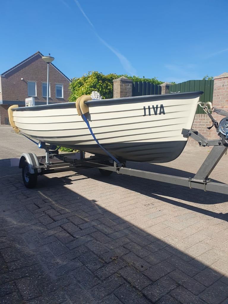 4 pers. Boot met motor en trailer, Watersport en Boten, Ophalen, Zo goed als nieuw, Minder dan 10 pk, Tot 6 meter