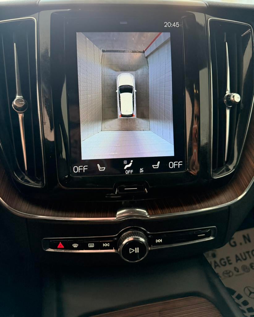 Volvo XC60 T8 twin engin AWD - Inscription - NAP, Auto's, Volvo, Automaat, Zwart, 320 pk, Lichtsensor