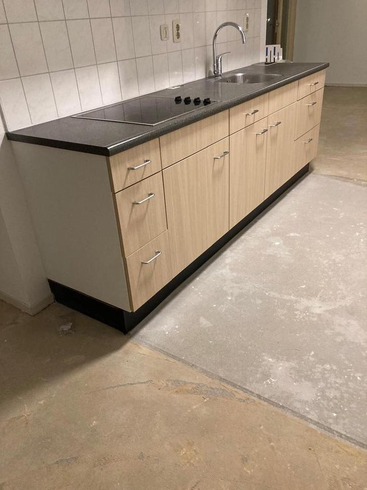 Keukenblok met keramisch kookplaat, Huis en Inrichting, Keuken | Complete keukens, Zo goed als nieuw, Enkelwandige keuken, Crème