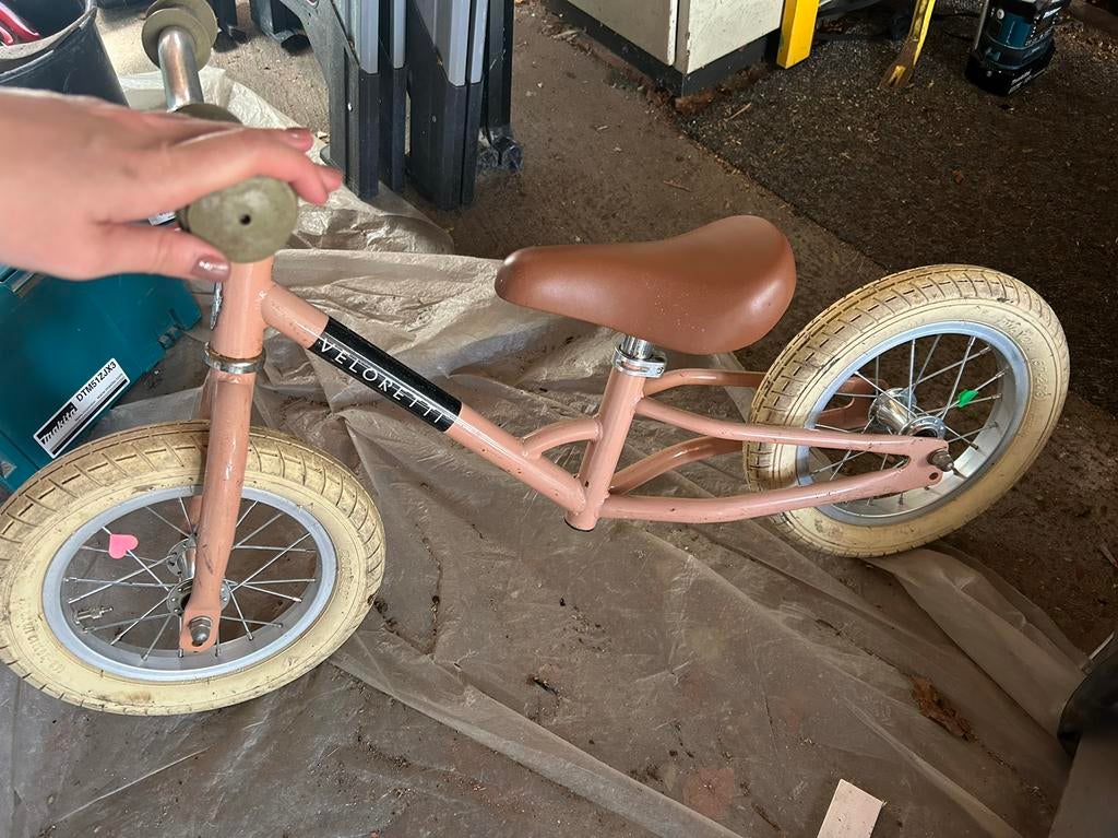 Veloretti loopfiets in perzik kleur, Ophalen of Verzenden, Gebruikt, Loopfiets