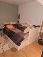Uitschuifbaar bed IKEA met 3 lades.