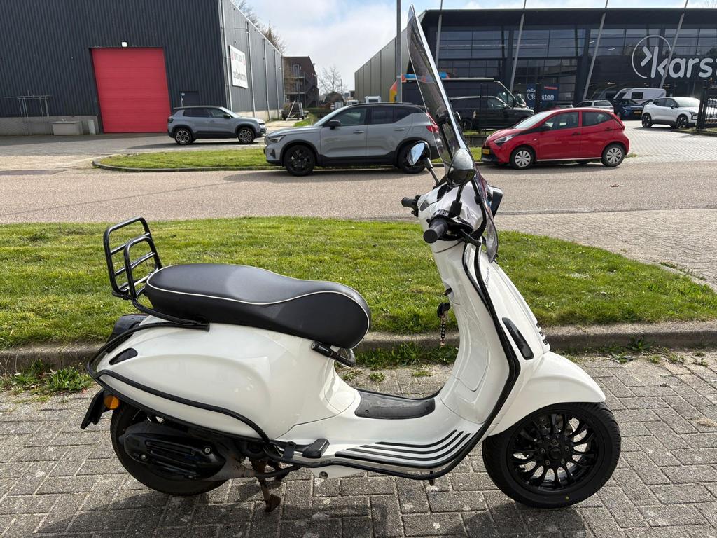 Witte Vespa scooter met windscherm, Ophalen, Gebruikt, Overige modellen, Maximaal 45 km/u