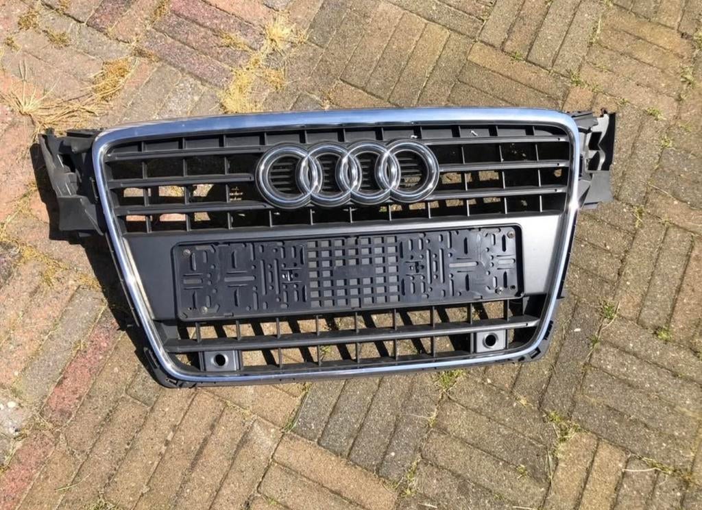 Originele Audi A4 (B8) Grill - 2009 Station, Auto-onderdelen, Carrosserie en Plaatwerk, Ophalen, Gebruikt, Voor, Audi