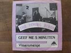 Vinyl single  The Flying Birds   "Geef me 5 minuten", Ophalen of Verzenden, Gebruikt, Nederlandstalig