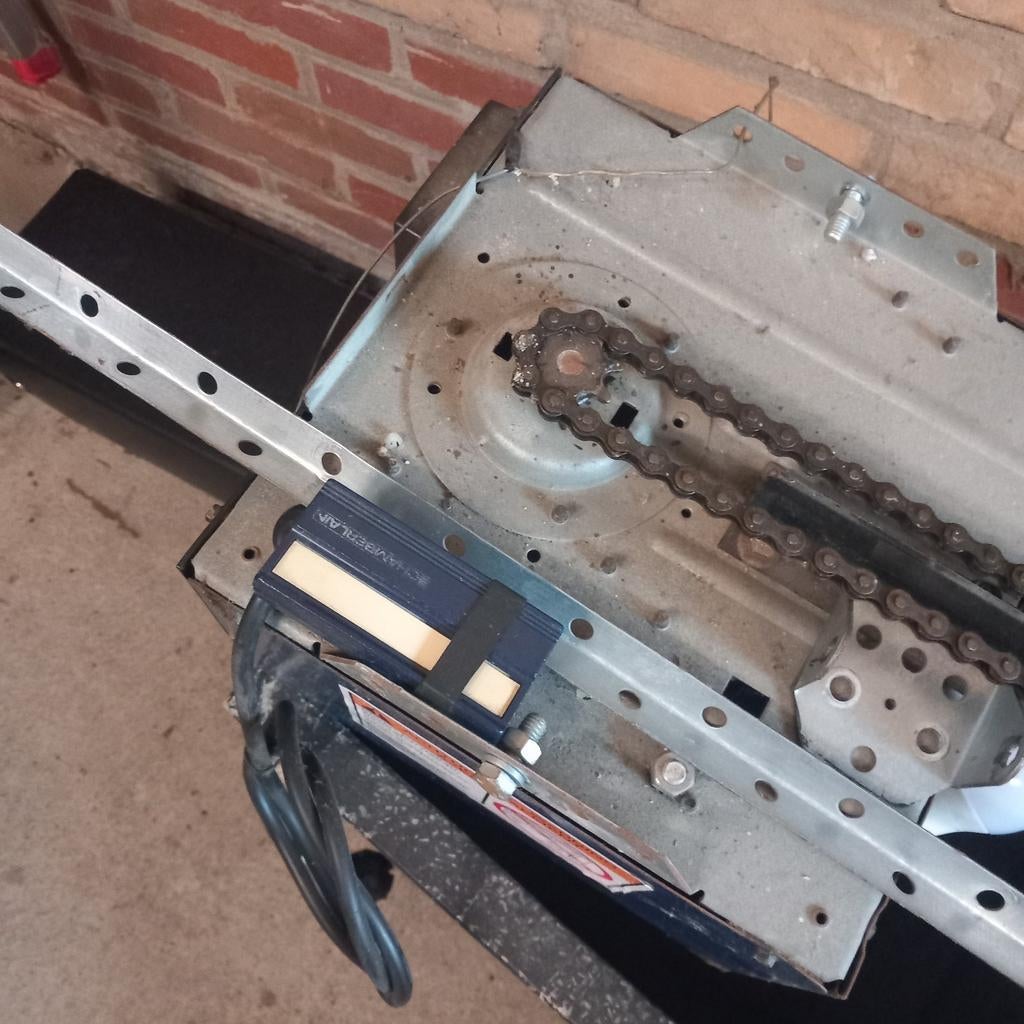 Chamberlain elektrische garagedeuropener - goed werkend, Ophalen, Gebruikt, Garagedeur, 120 cm of meer