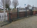 mooie 2 delige poort met hekken, Ophalen, Zo goed als nieuw, IJzer, Met poort